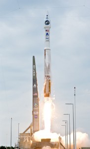 800px-Atlas_V(401)_launches_with_LRO_and_LCROSS_cropped